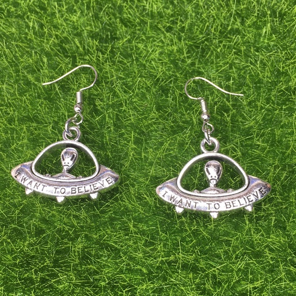 Alien Earrings - Picture 2 of 8